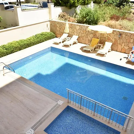 Pleasant Flat With Shared Pool In Alanya شقة